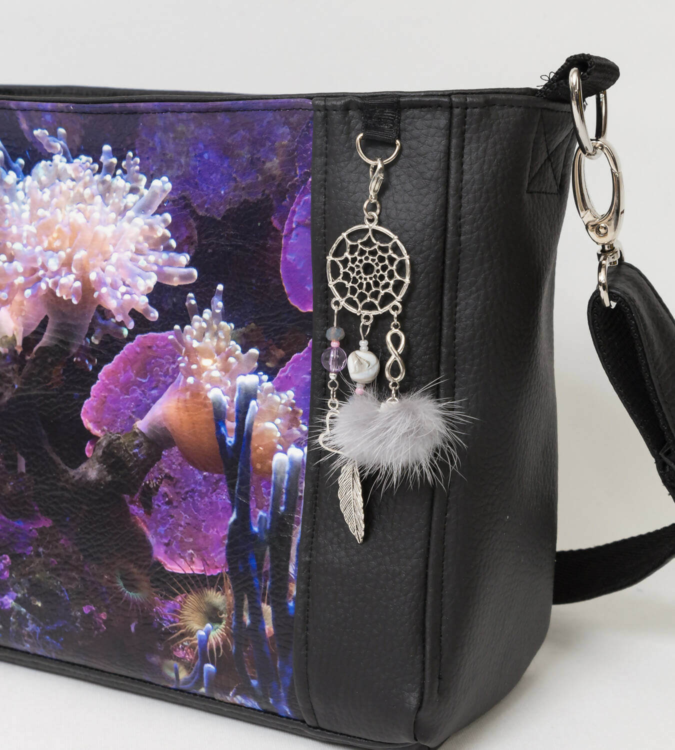 Sac à main – Léon avec imprimé coloré, patron de couture pdf à télécharger, et sangle combinable pour différentes portées.