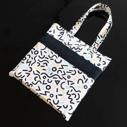 Tote bag, avec couture anglaise en tissu imprimé avec bande décorative, patron de couture pdf à télécharger disponible.