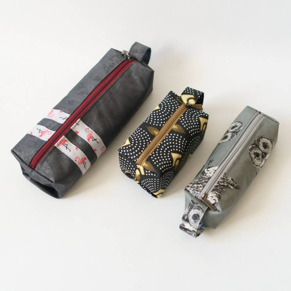 Trousse 3 formats – Etcetera, patron de couture pdf à télécharger, trois trousses de différents styles et tailles sur fond blanc.