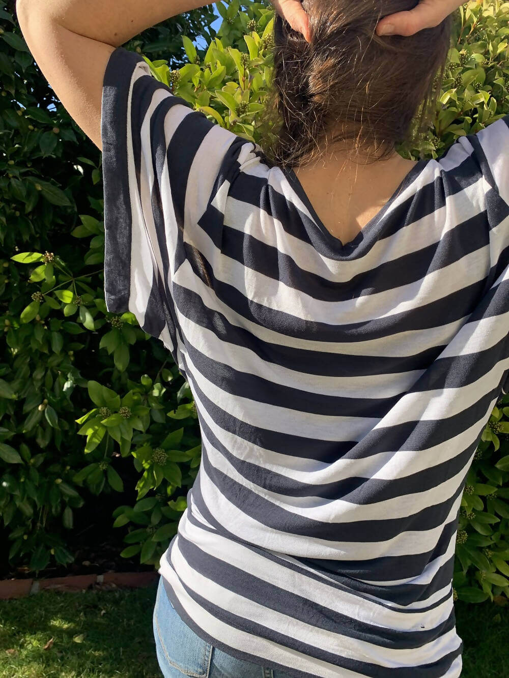 VANOU - Top pour femmes du 34 au 54, patron de couture pdf à télécharger, manches kimono et effet blousant, vue arrière